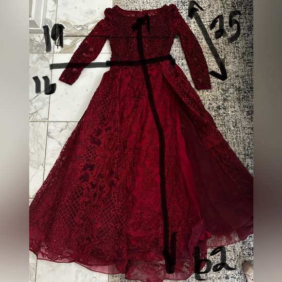 Formal gown - Picture 3 of 8